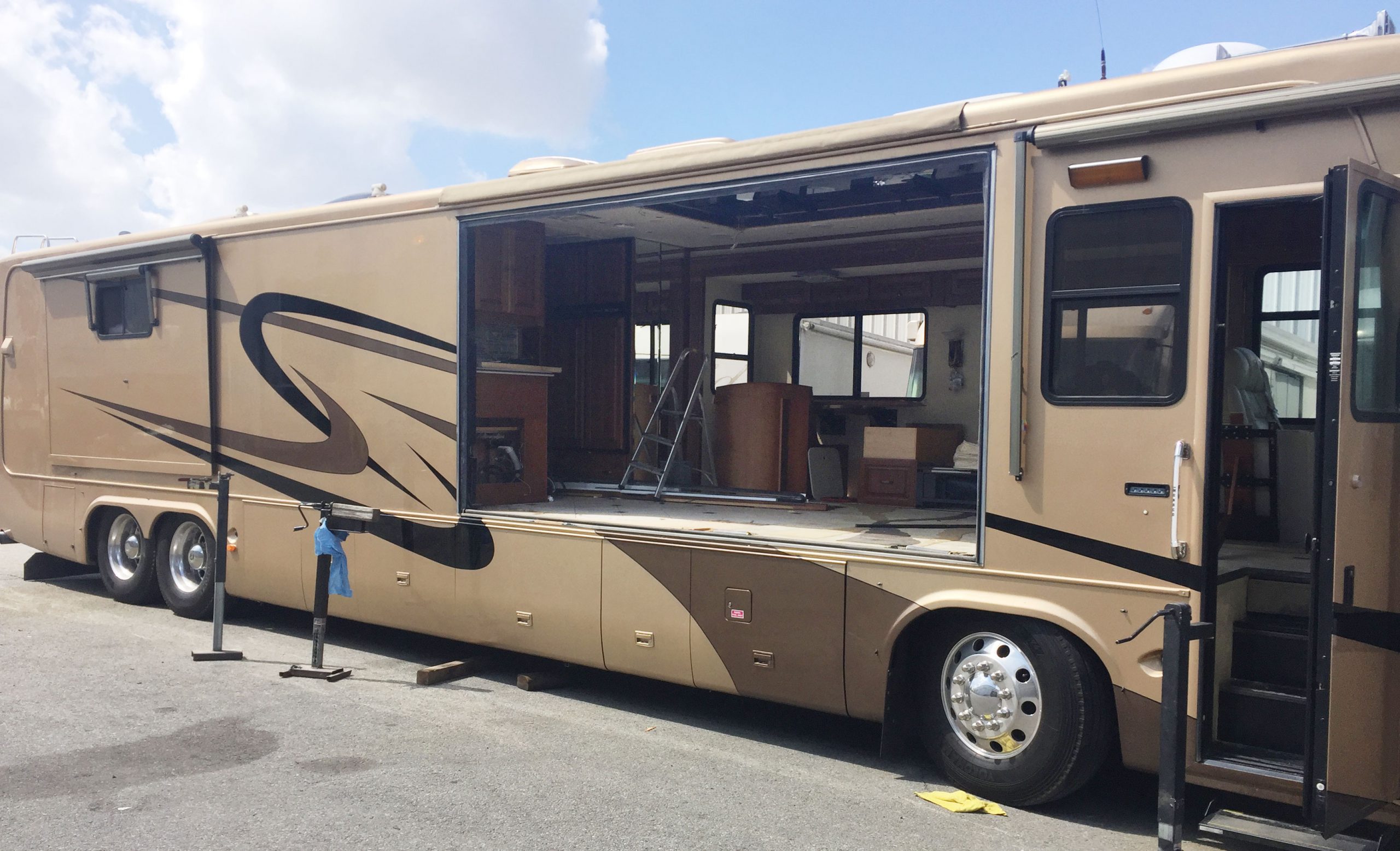 2004 Monaco RV Remodel - Leisure Coachworks